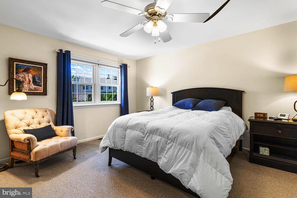 1711 SMEDLEY COURT