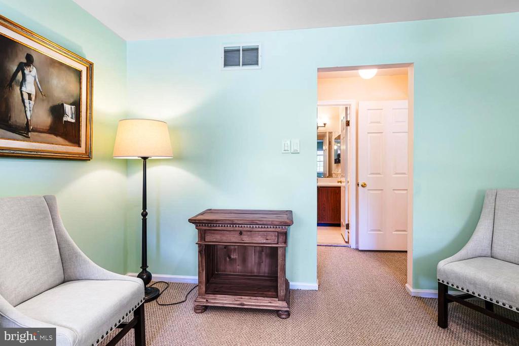 1711 SMEDLEY COURT