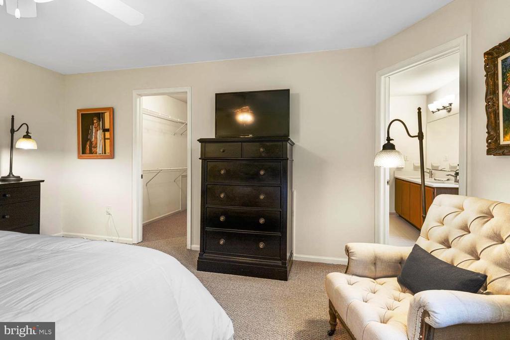 1711 SMEDLEY COURT