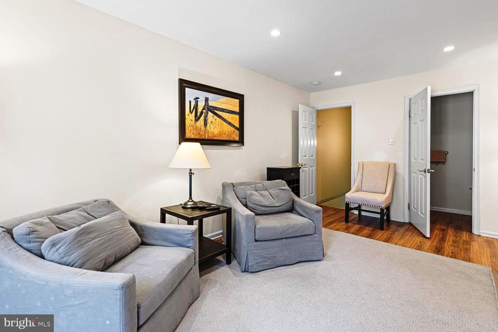 1711 SMEDLEY COURT