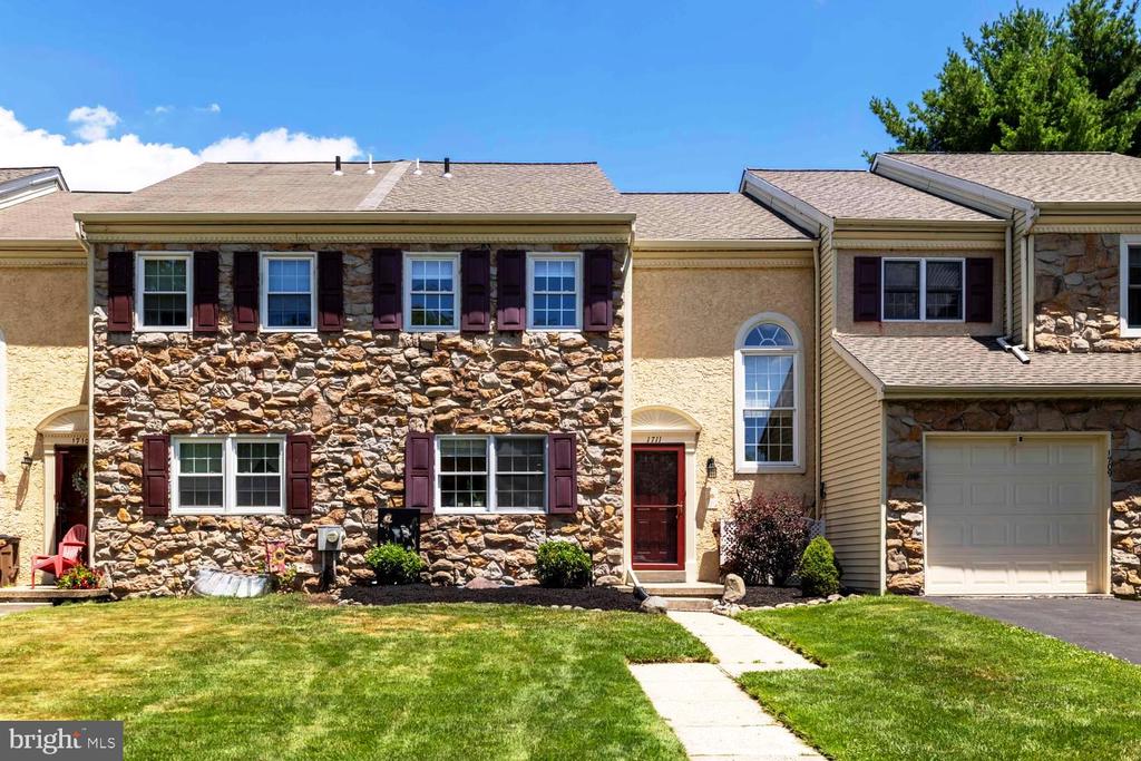 1711 SMEDLEY COURT