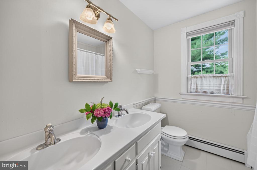 1815 GREEN BRIAR DRIVE Unit:           