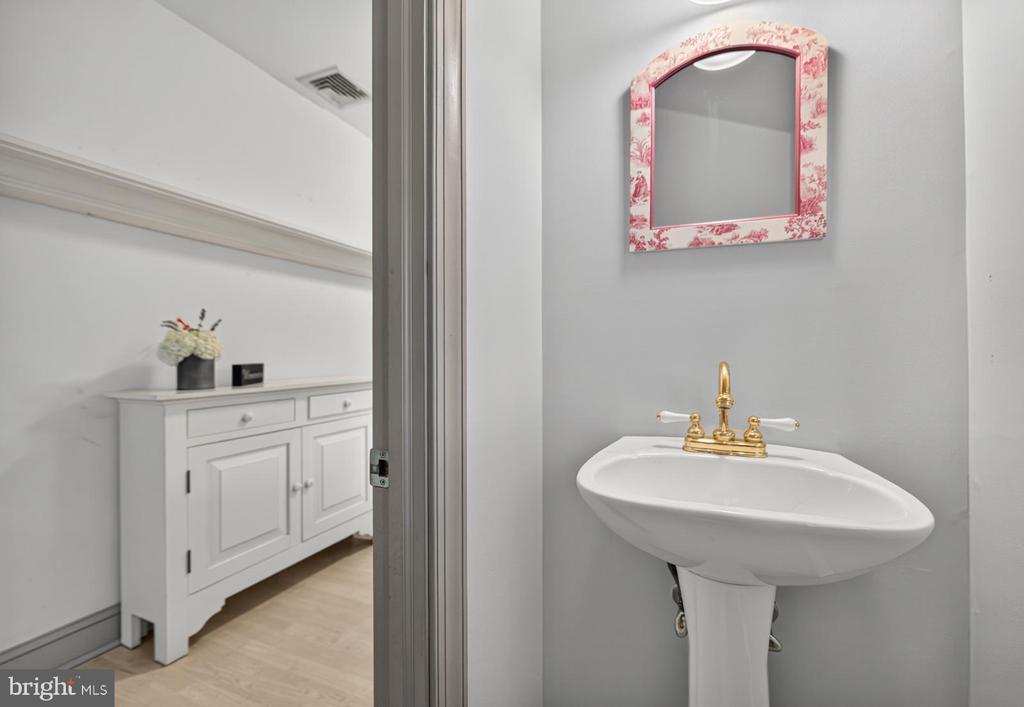 1815 GREEN BRIAR DRIVE Unit:           