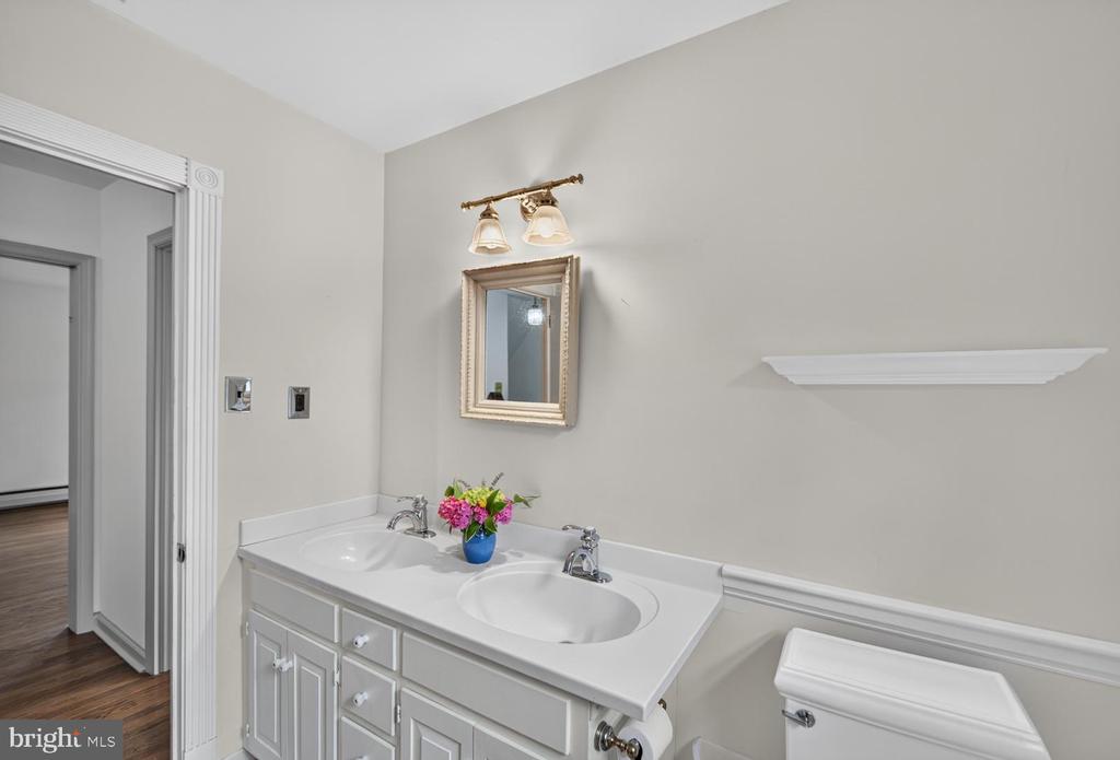 1815 GREEN BRIAR DRIVE Unit:           