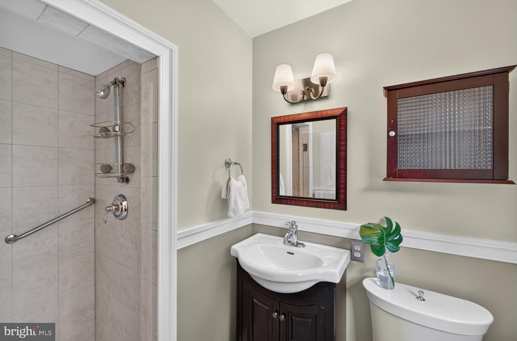 1815 GREEN BRIAR DRIVE Unit:           