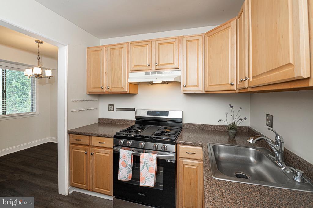 823 MEADOWVIEW LANE Unit: 823