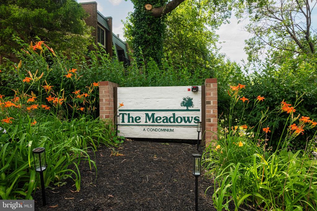 823 MEADOWVIEW LANE Unit: 823