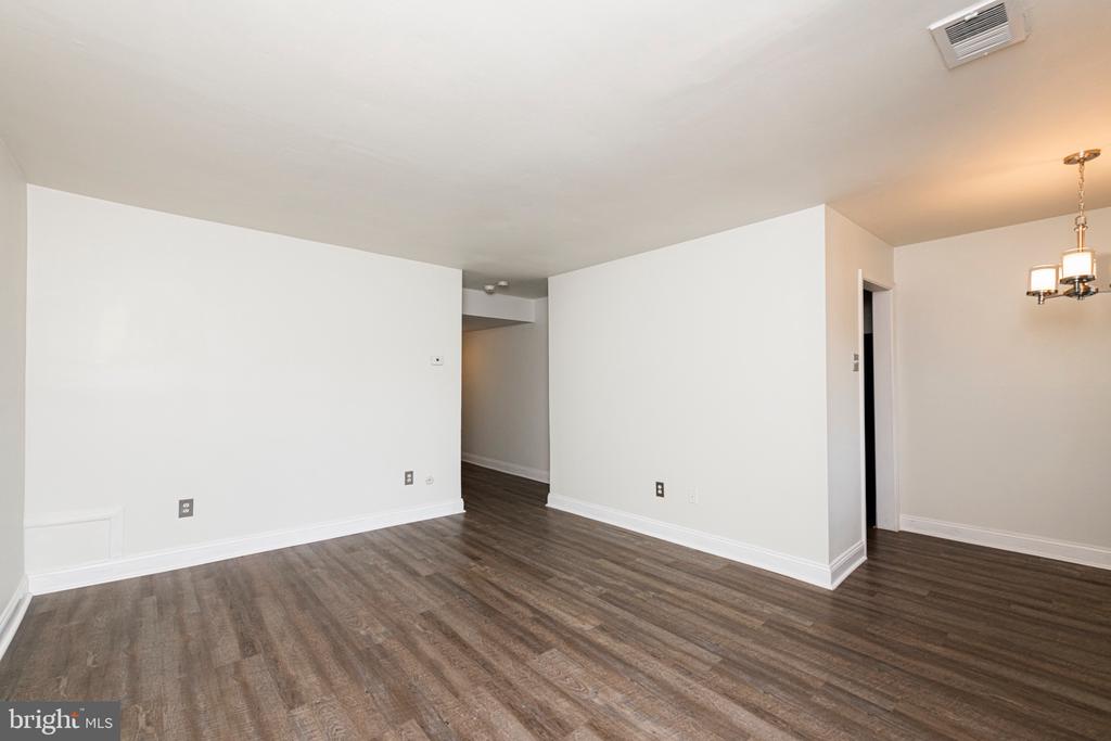 823 MEADOWVIEW LANE Unit: 823