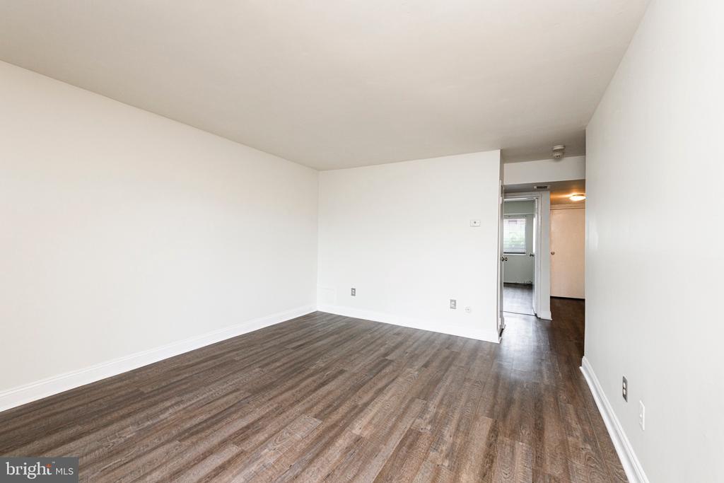823 MEADOWVIEW LANE Unit: 823