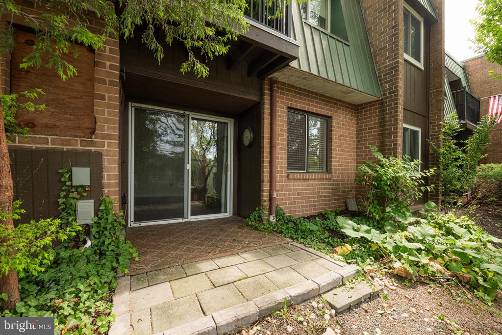 823 MEADOWVIEW LANE Unit: 823
