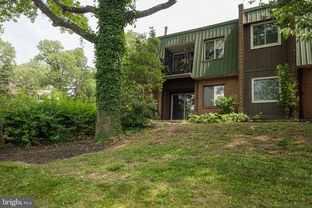 823 MEADOWVIEW LANE Unit: 823