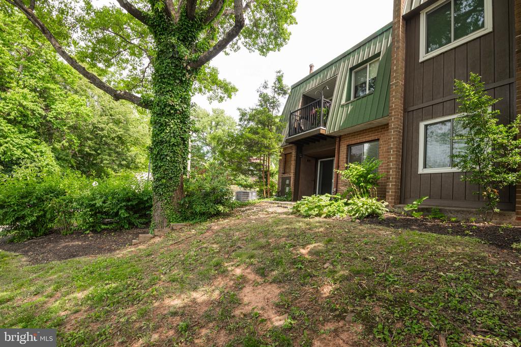 823 MEADOWVIEW LANE Unit: 823