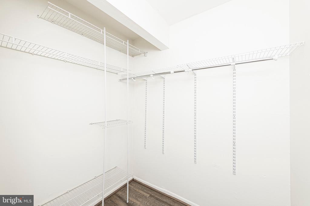 823 MEADOWVIEW LANE Unit: 823