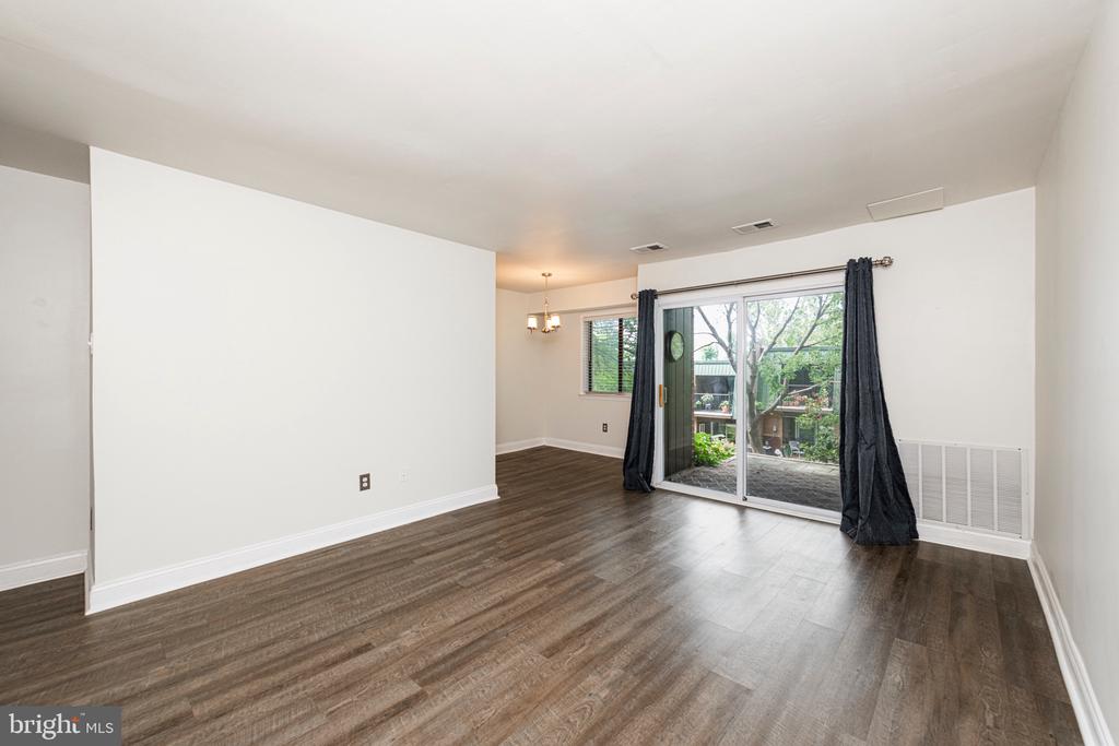 823 MEADOWVIEW LANE Unit: 823