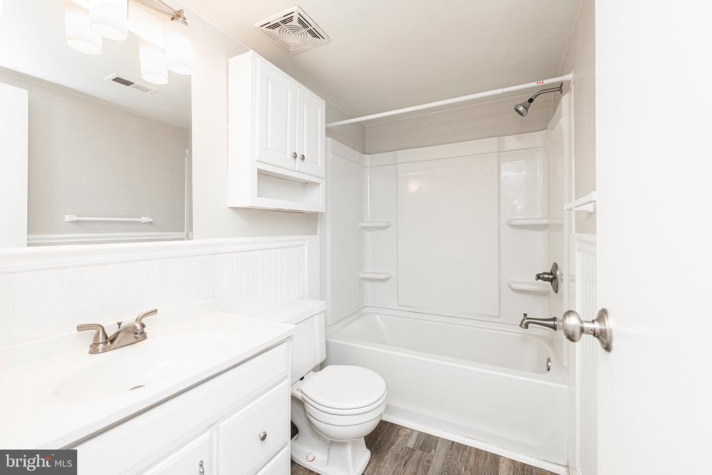 823 MEADOWVIEW LANE Unit: 823