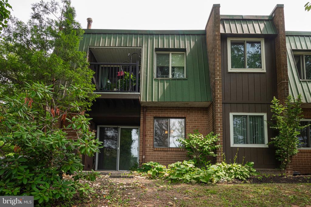 823 MEADOWVIEW LANE Unit: 823