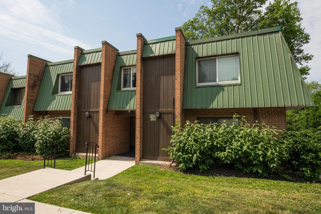 823 MEADOWVIEW LANE Unit: 823