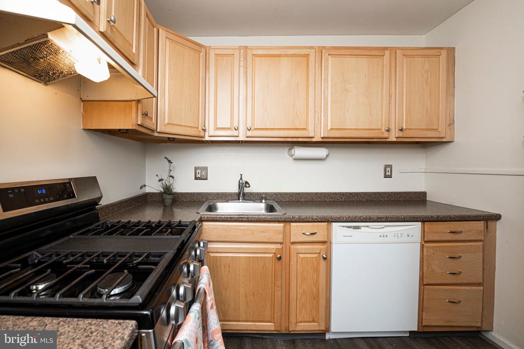 823 MEADOWVIEW LANE Unit: 823