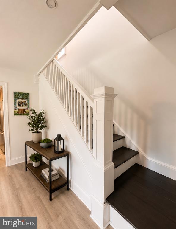 2260 W WALNUT STREET
