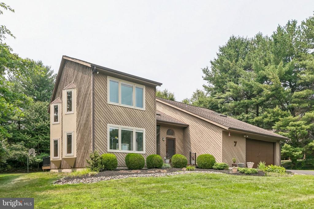 7 HAYCROFT DRIVE