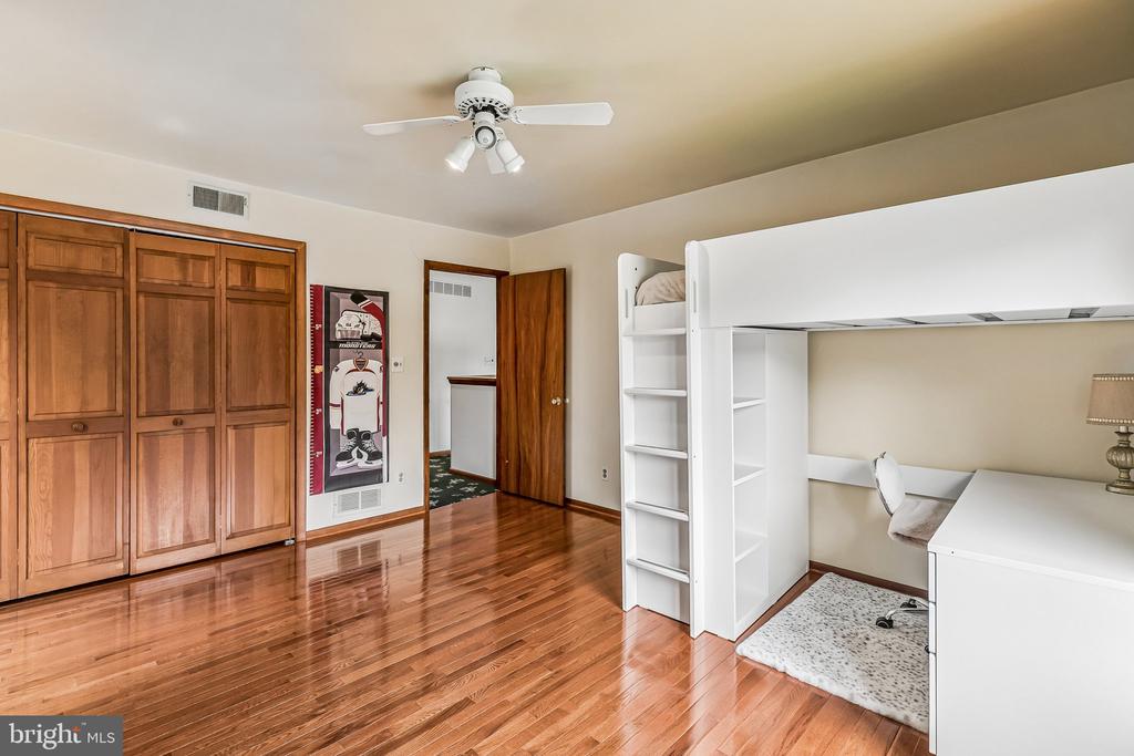 7 HAYCROFT DRIVE