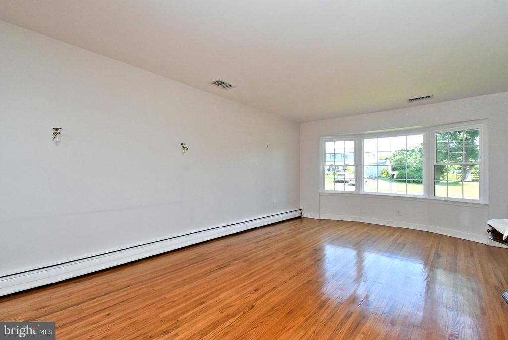 735 BELL LANE