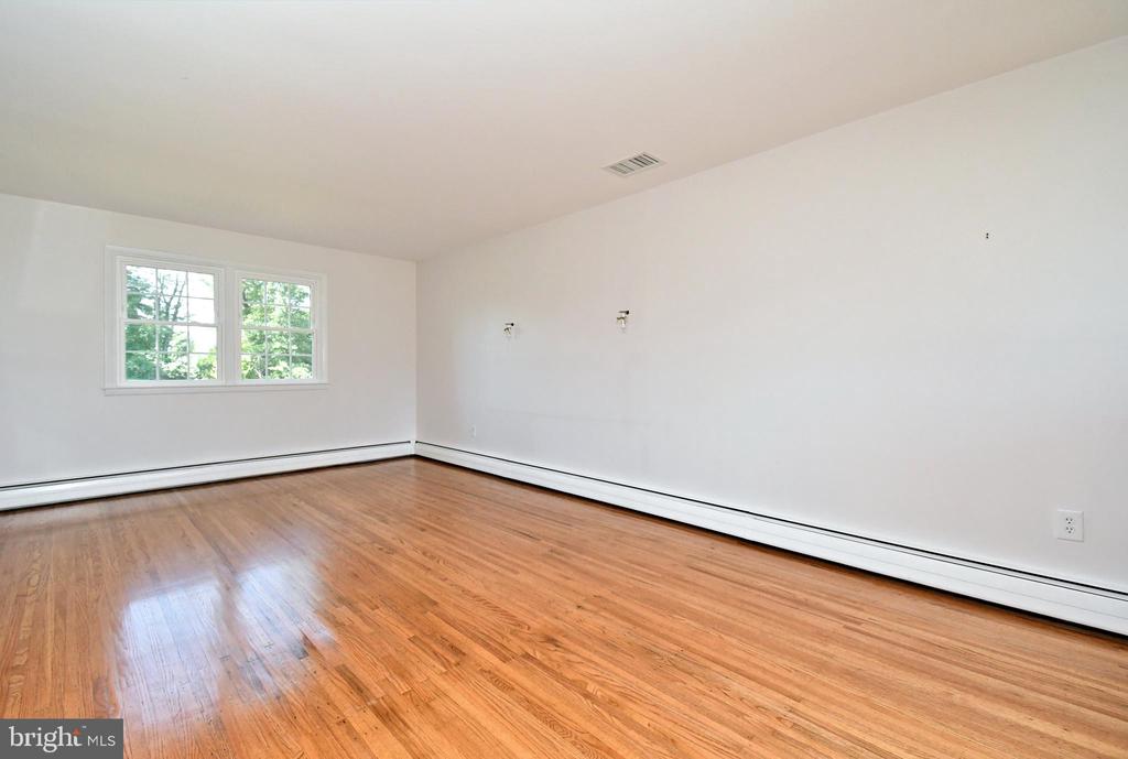 735 BELL LANE