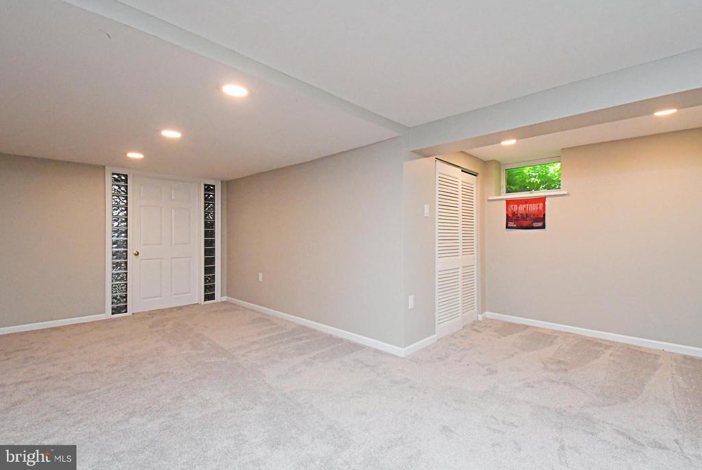 735 BELL LANE