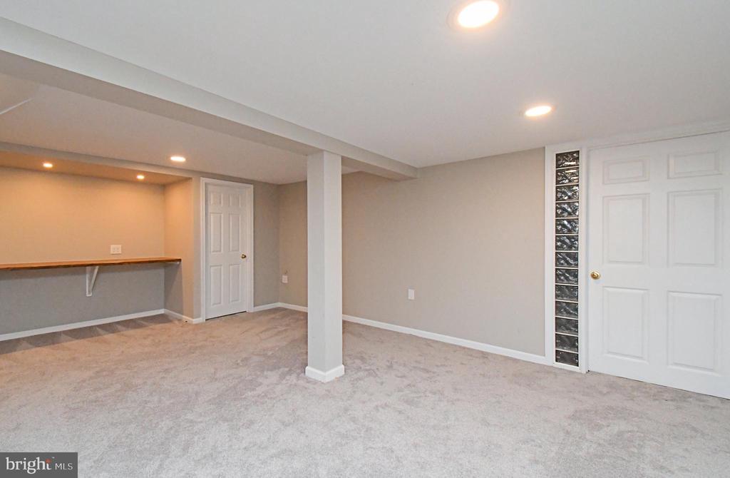 735 BELL LANE