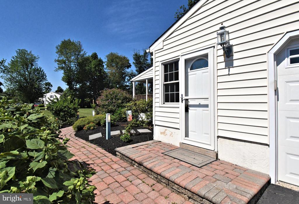 735 BELL LANE