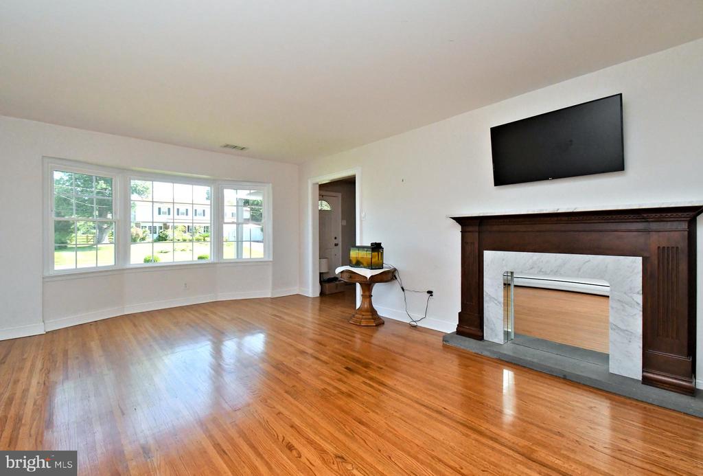 735 BELL LANE
