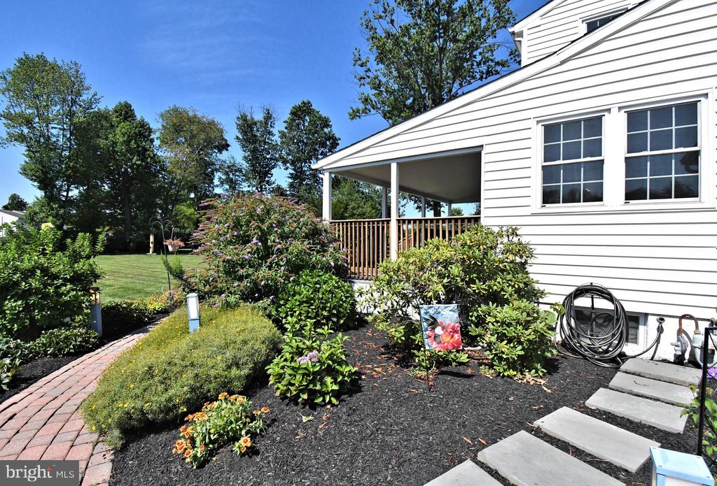 735 BELL LANE