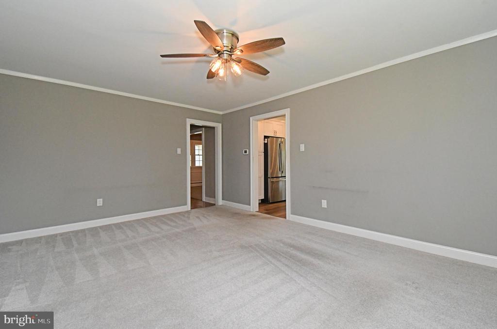 735 BELL LANE