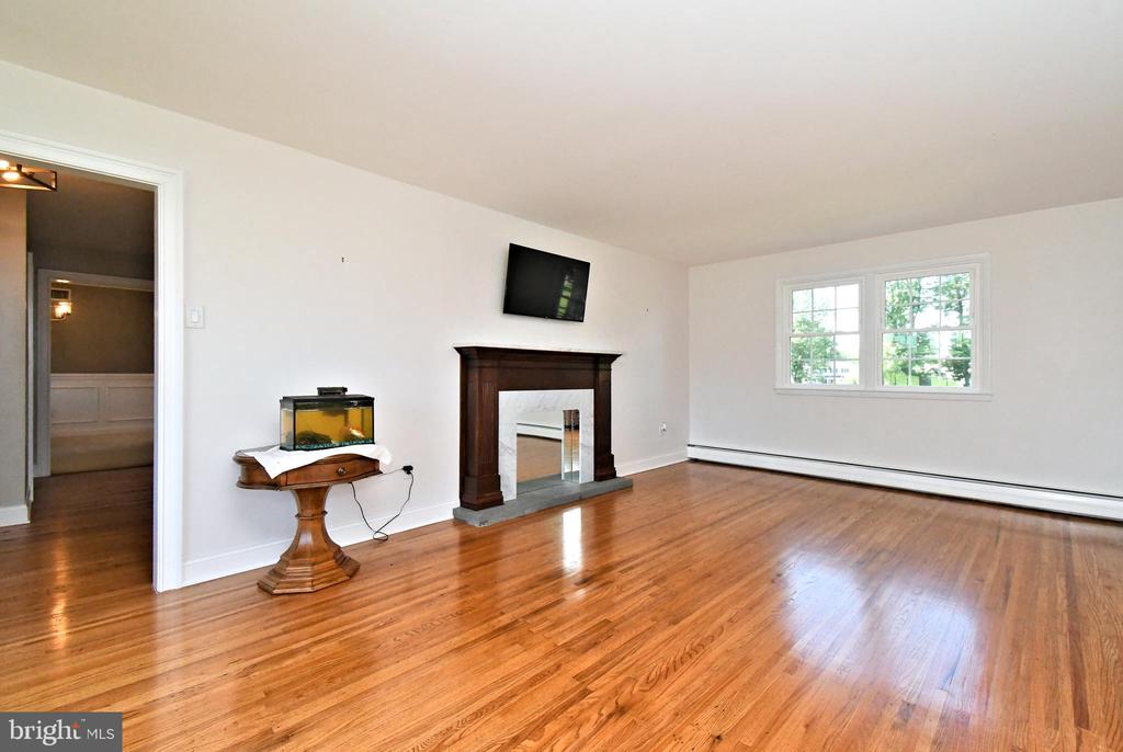 735 BELL LANE