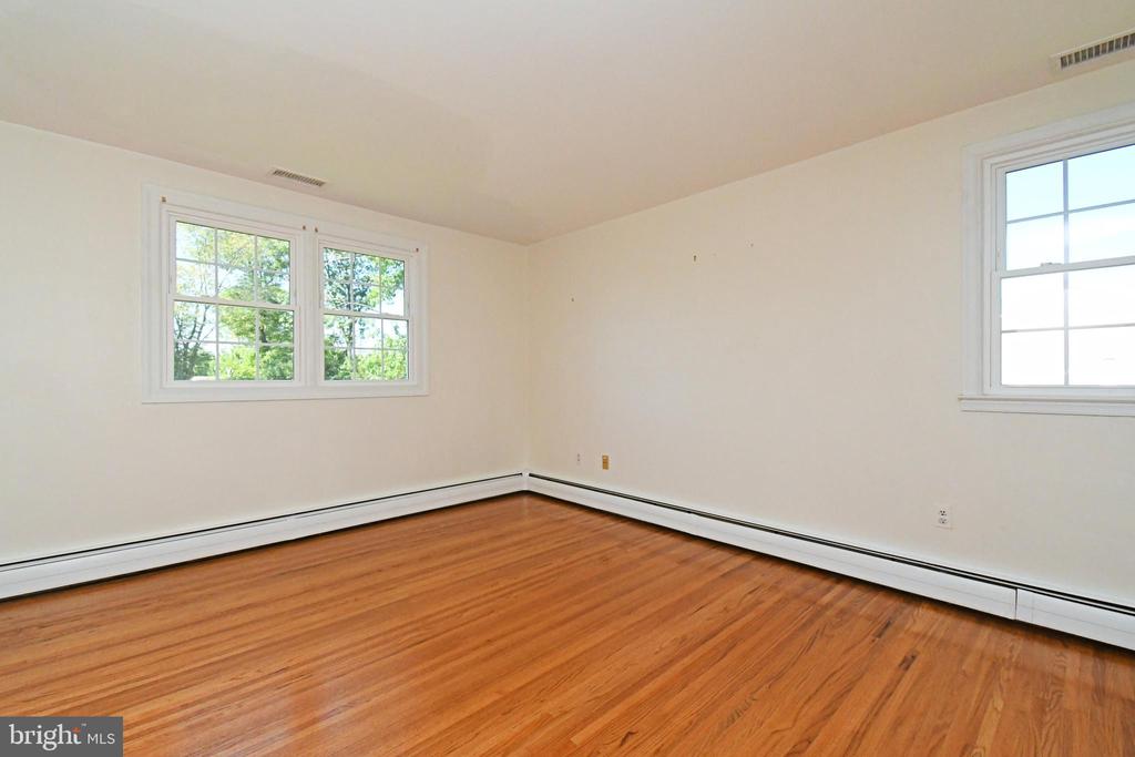 735 BELL LANE