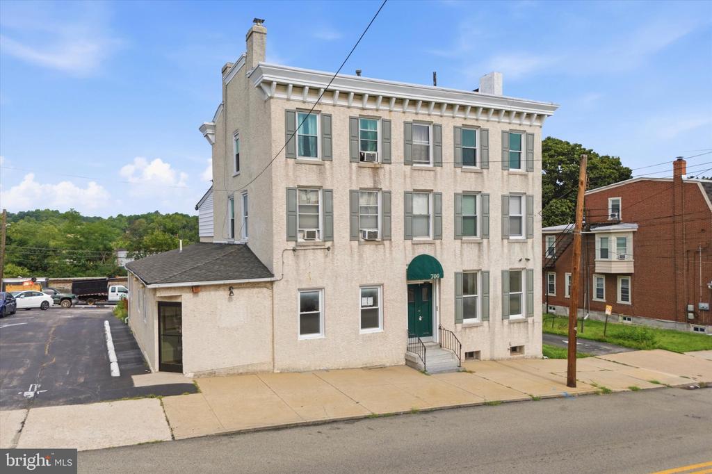 700 DEKALB STREET