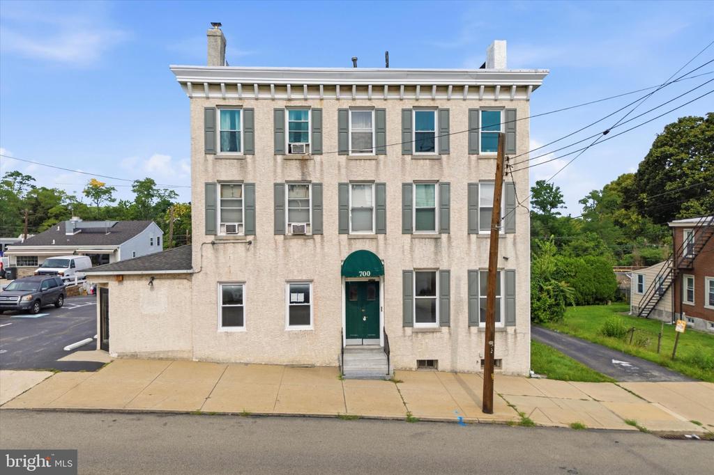 700 DEKALB STREET