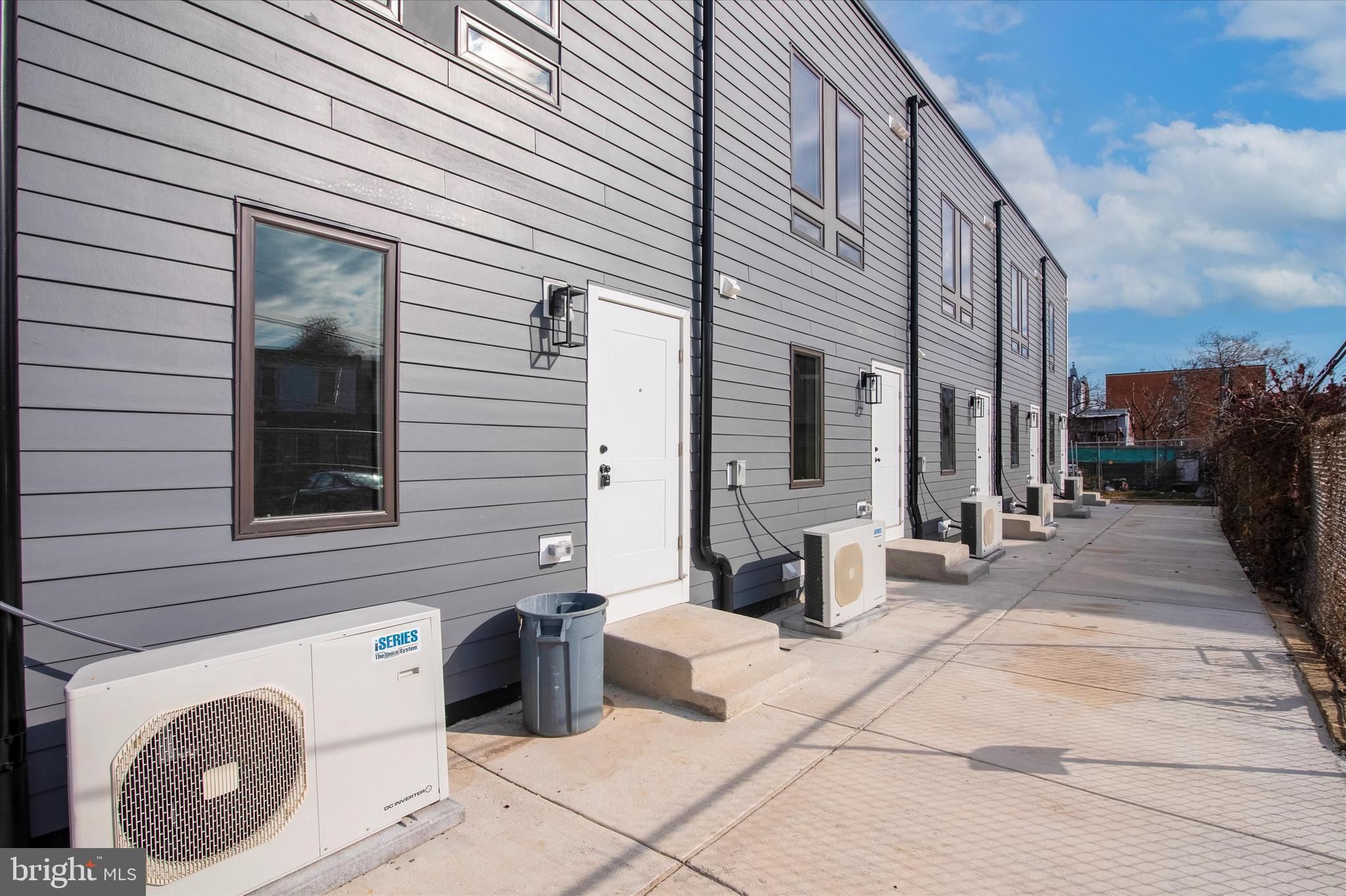 27 E SOMERSET STREET