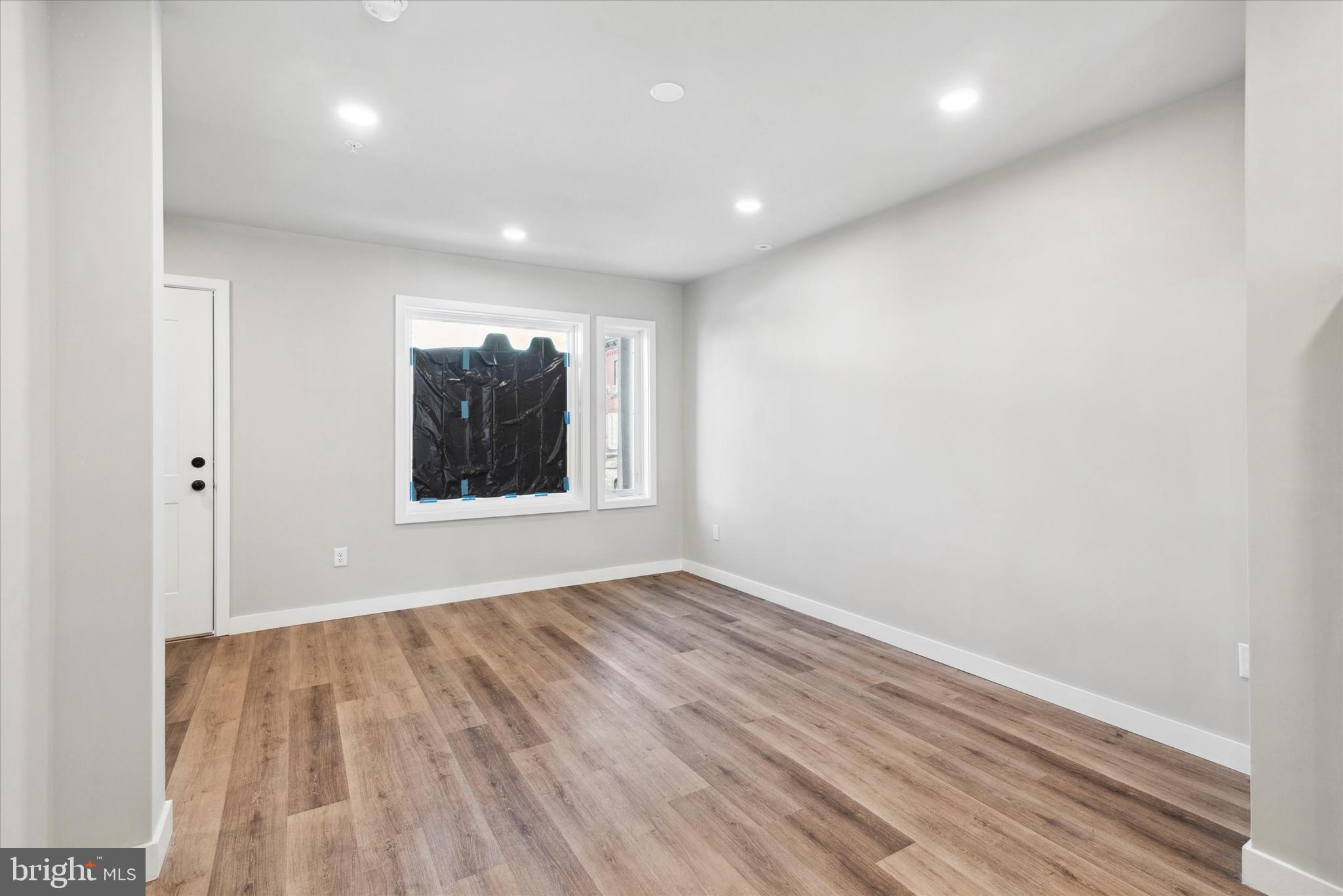27 E SOMERSET STREET