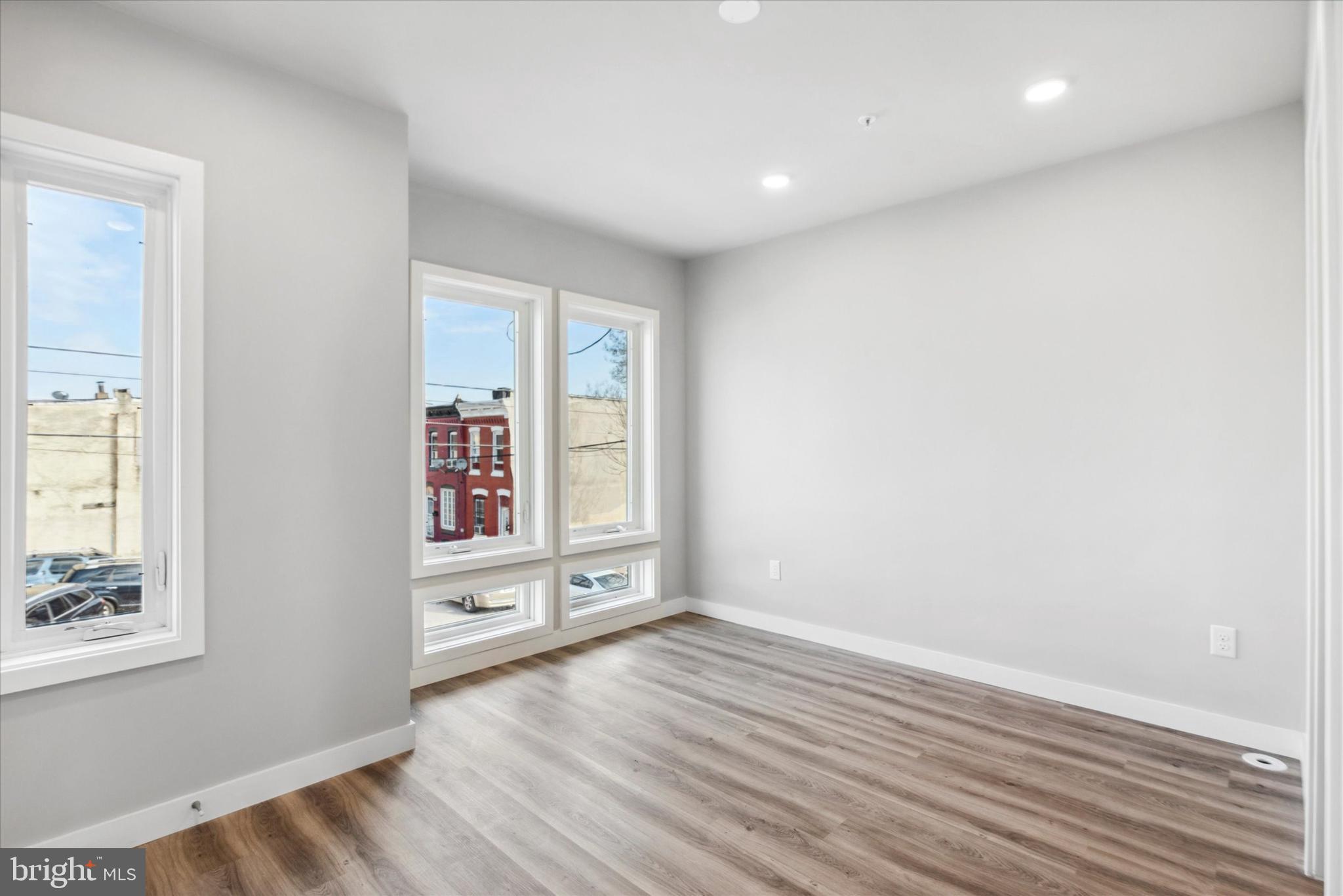 27 E SOMERSET STREET