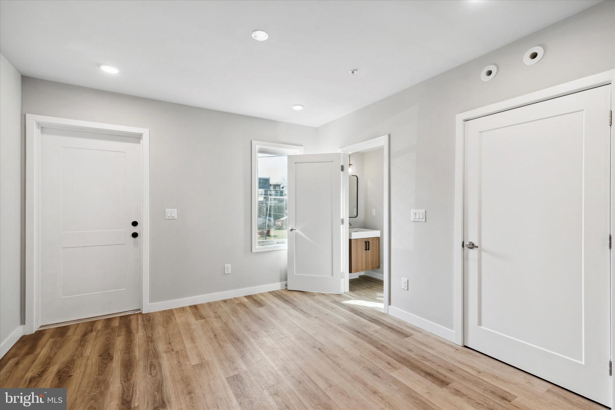27 E SOMERSET STREET