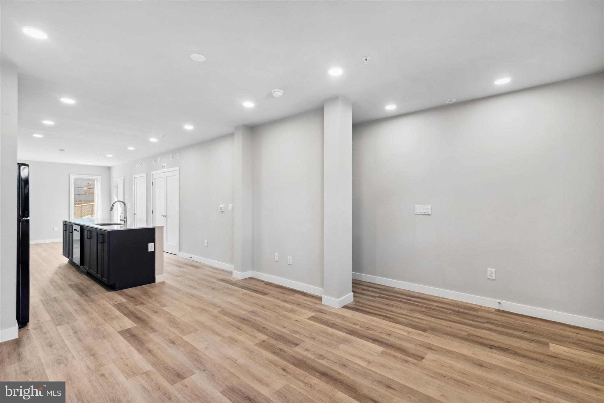 27 E SOMERSET STREET