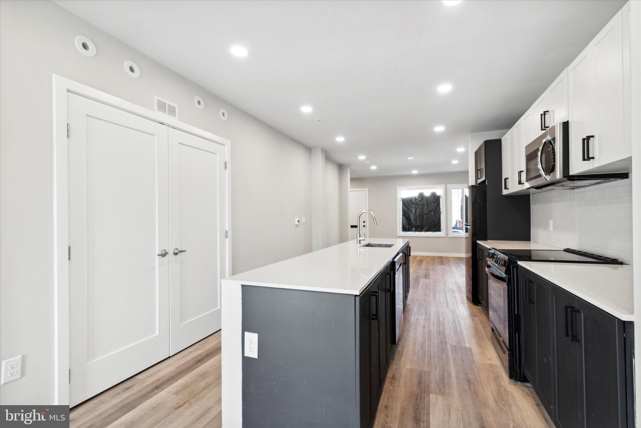 27 E SOMERSET STREET