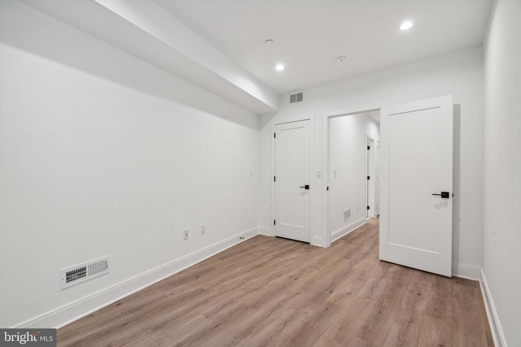 323 GERRITT STREET
