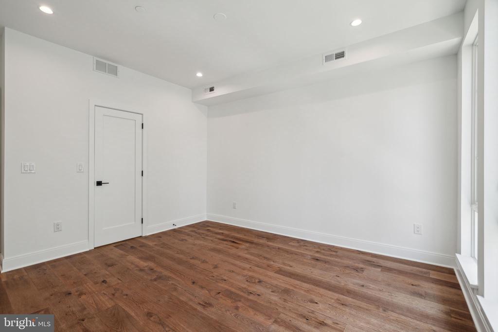 323 GERRITT STREET