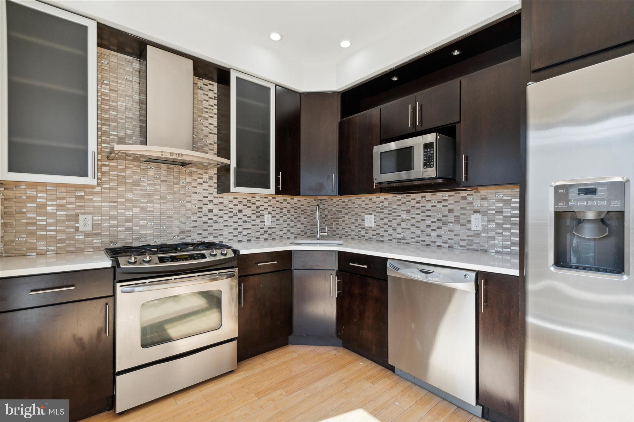 412 N FRONT STREET 21