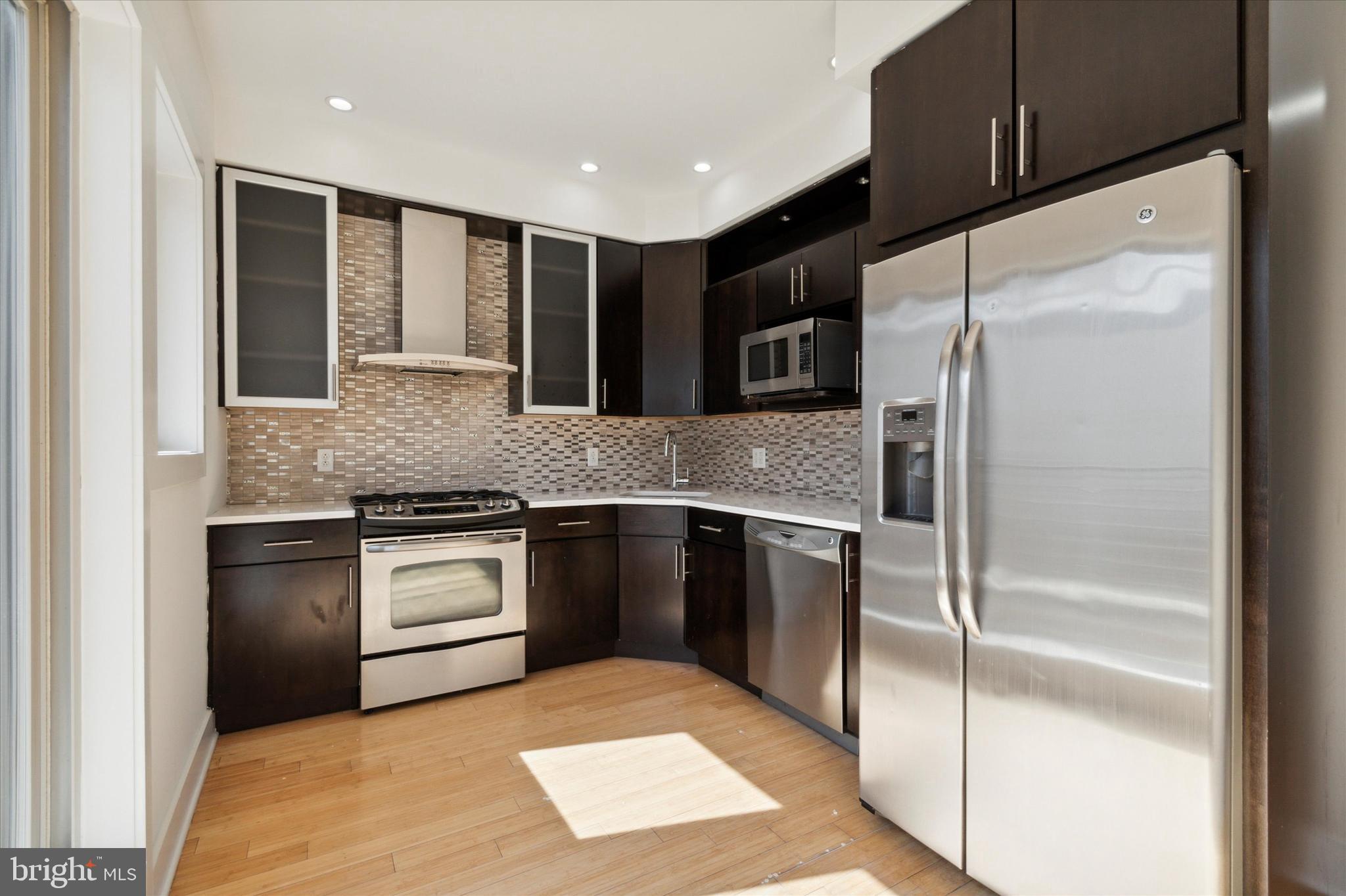 412 N FRONT STREET 21