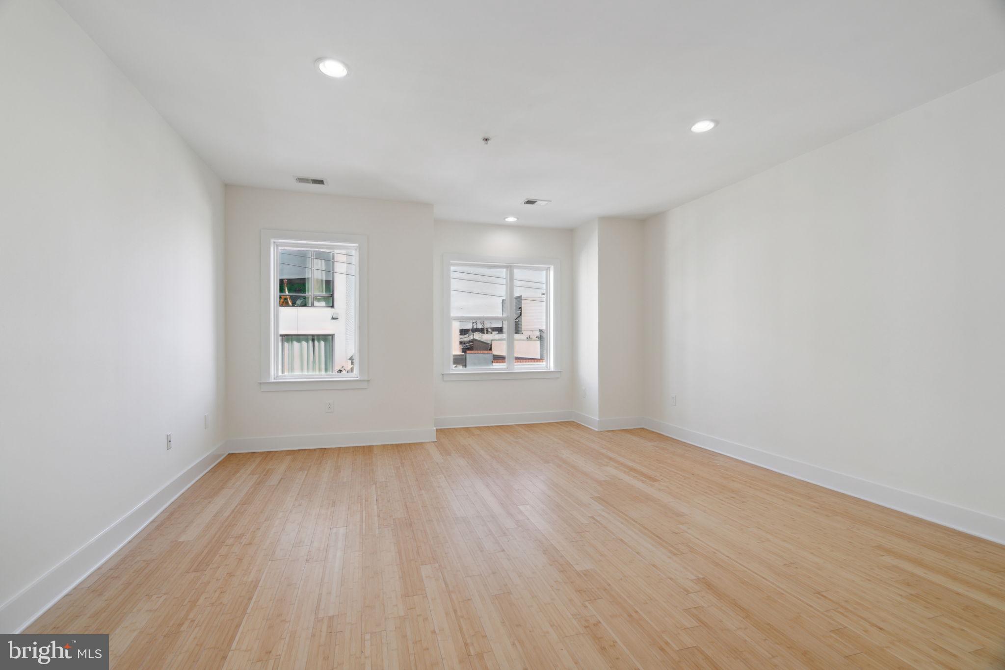 1110 LEOPARD STREET