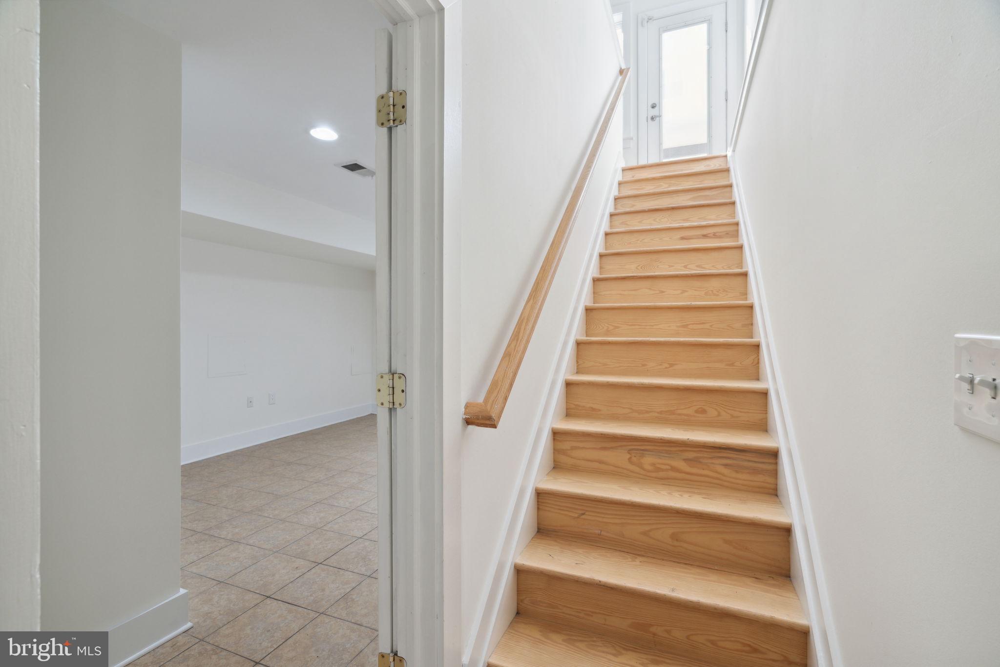 1110 LEOPARD STREET