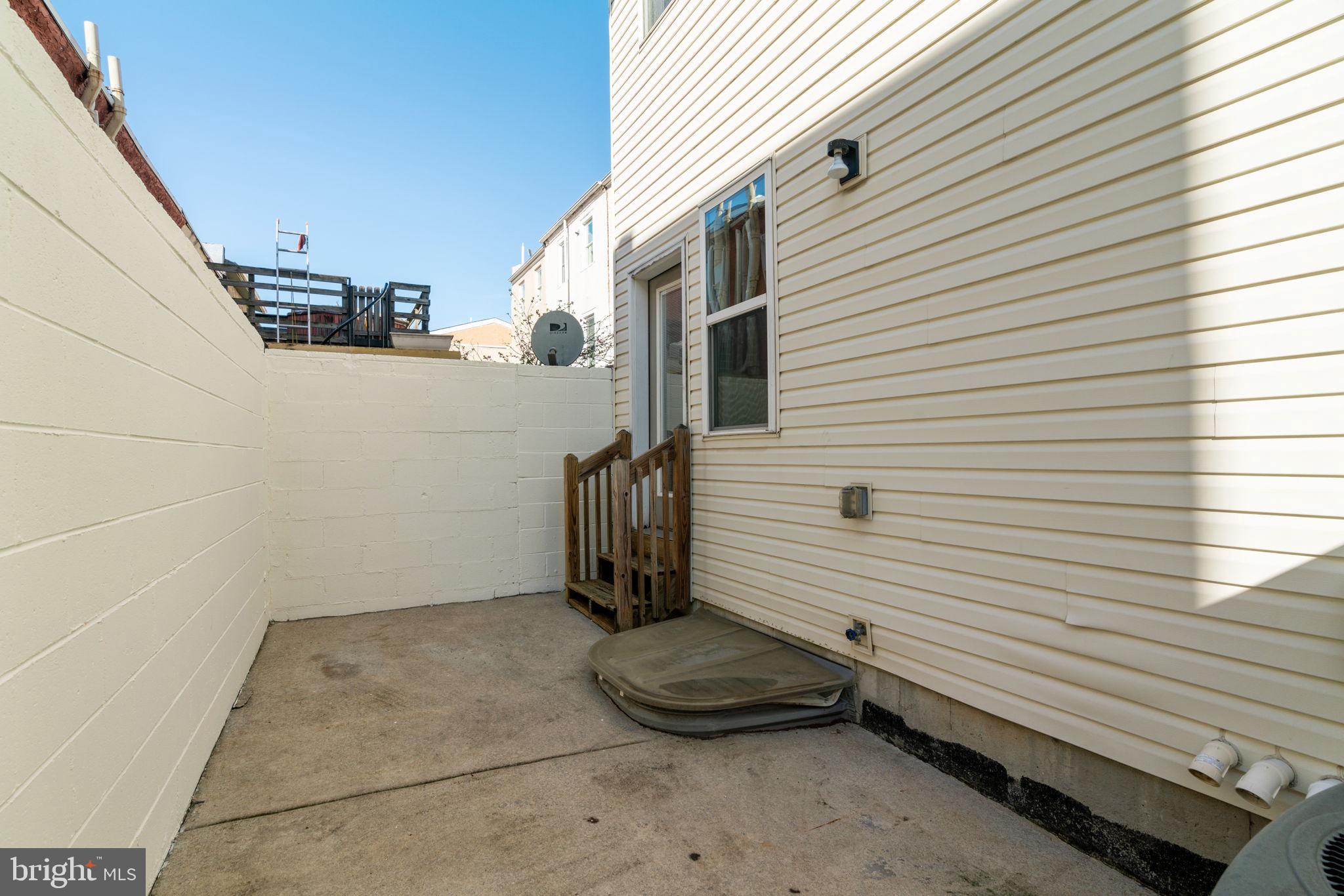 1110 LEOPARD STREET
